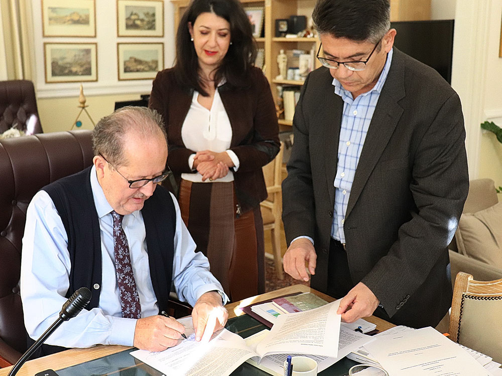 Υπογράφηκε η πρώτη προγραμματική σύμβαση της Περιφέρειας Πελοποννήσου με την “Μοριάς” Α.Ε.