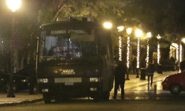 Αστυνομικοί έξω από τα δικαστήρια Ναύπλιο (4)