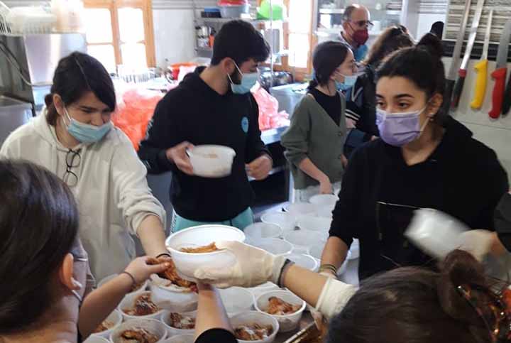 Ναύπλιο: Μαθητές της Γ’ Λυκείου στον δρόμο της αγάπης και της προσφοράς