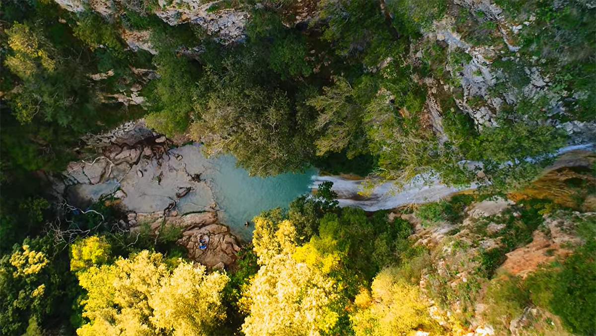 Το θηλυκού γένους ποτάμι της Πελοποννήσου με τους εντυπωσιακούς καταρράκτες