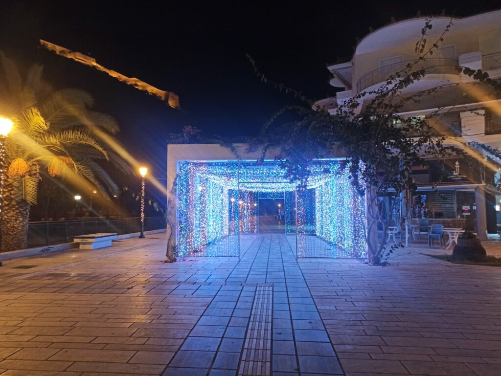 Πέργκολα με φωτάκια στο Ναύπλιο (2)