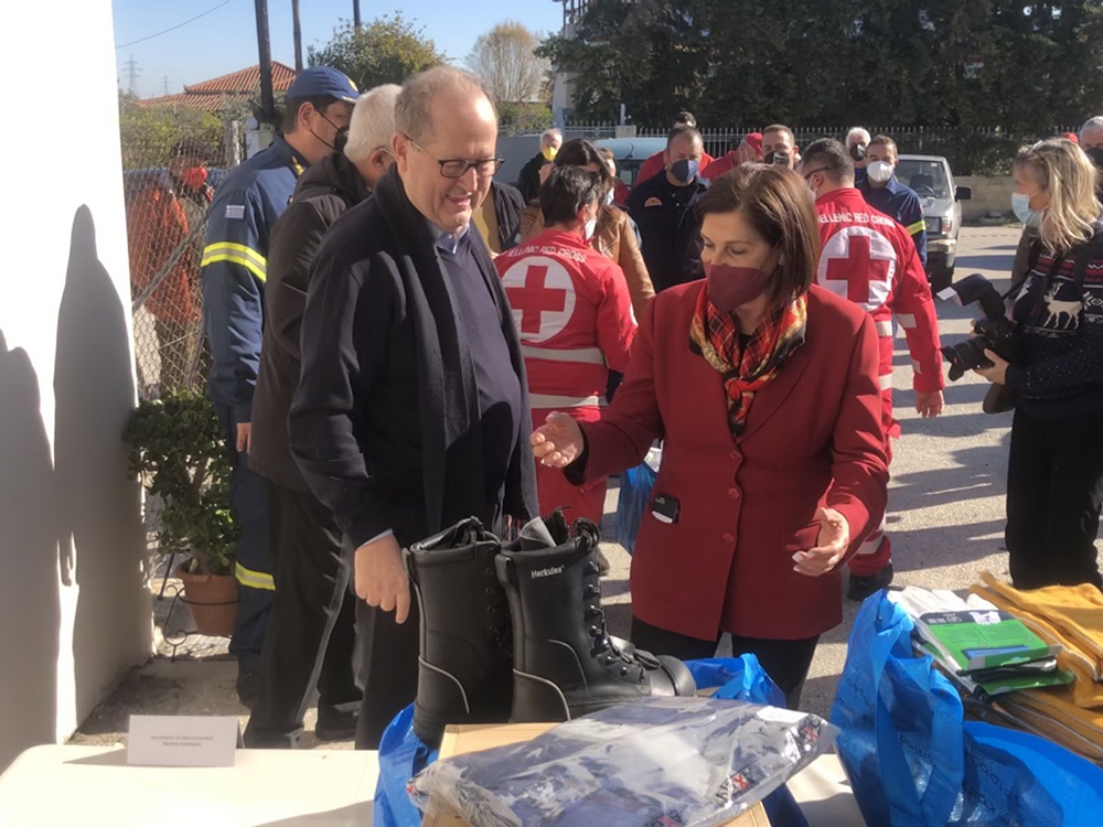 Εξοπλισμός σε εθελοντές Κορινθία