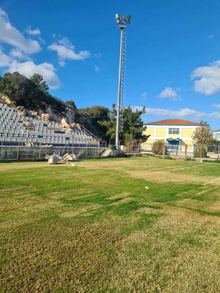 Πτώση βράχων στο γήπεδο Κρανιδίου