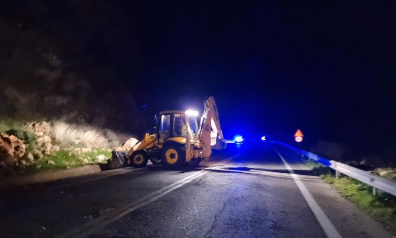 Βράχια στον δρόμο Επίδαυρος Ισθμός (3)