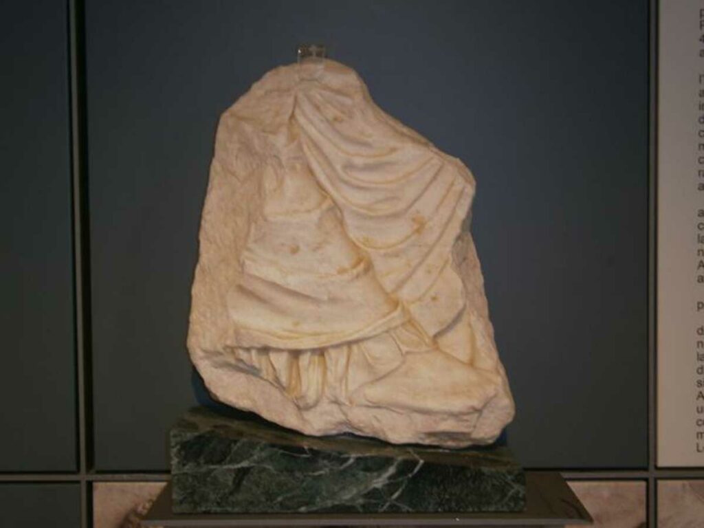 Εικ.2: Το «θραύσμα Fagan» από το Αρχαιολογικό Μουσείο του Παλέρμο