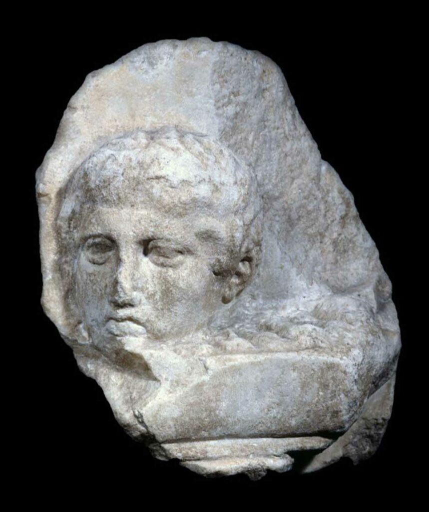 Εικ.3β: Θραύσμα από το κεφάλι άνδρα στο κεφάλι στο Μουσείο του Βατικανού