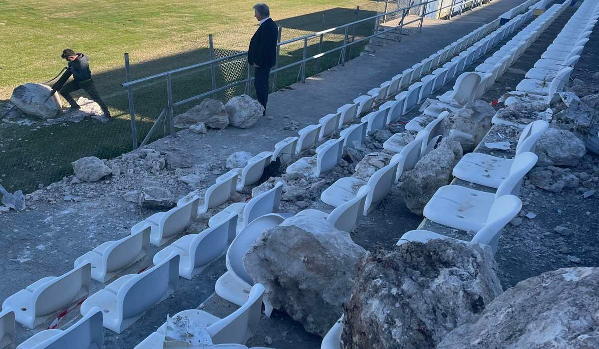Κρανίδι: Τεράστια βράχια έπεσαν μέσα στο γήπεδο