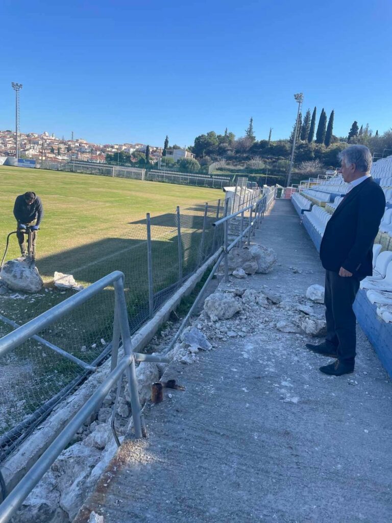 Πτώση βράχων στο γήπεδο Κρανιδίου (3)