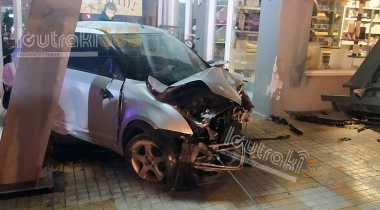 Τροχαίο στο Λουτράκι: Αυτοκίνητο έπεσε πάνω σε δύο μαγαζιά – Σε κρίσιμη κατάσταση ο οδηγός