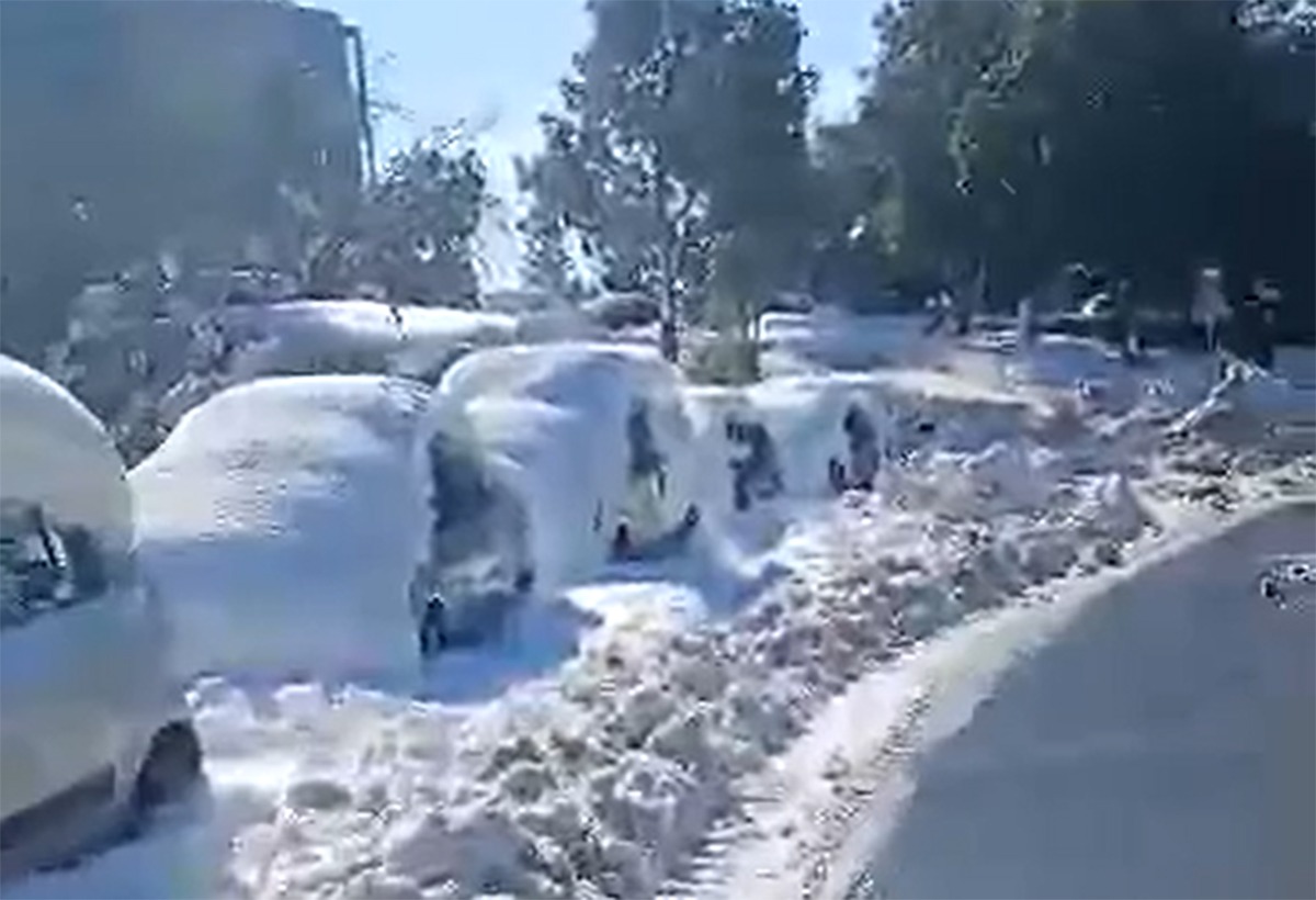 Το δράμα των Αθηναίων – Εγκλωβισμένα αυτοκίνητα και σήμερα από το χιόνι (Βίντεο)