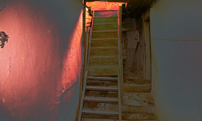 σκάλα παλαιου κτιρίου στο Ναύπλιο
