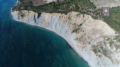 Μεθώνη κατακόρυφη ακτή