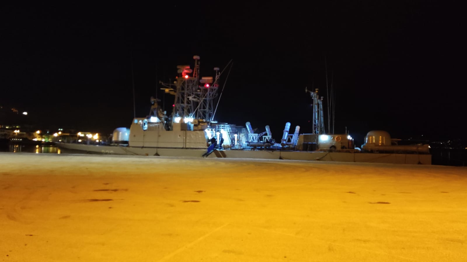 Ναύπλιο: Δύο πολεμικά πλοία άφησαν άναυδους όσους τα είδαν στο λιμάνι