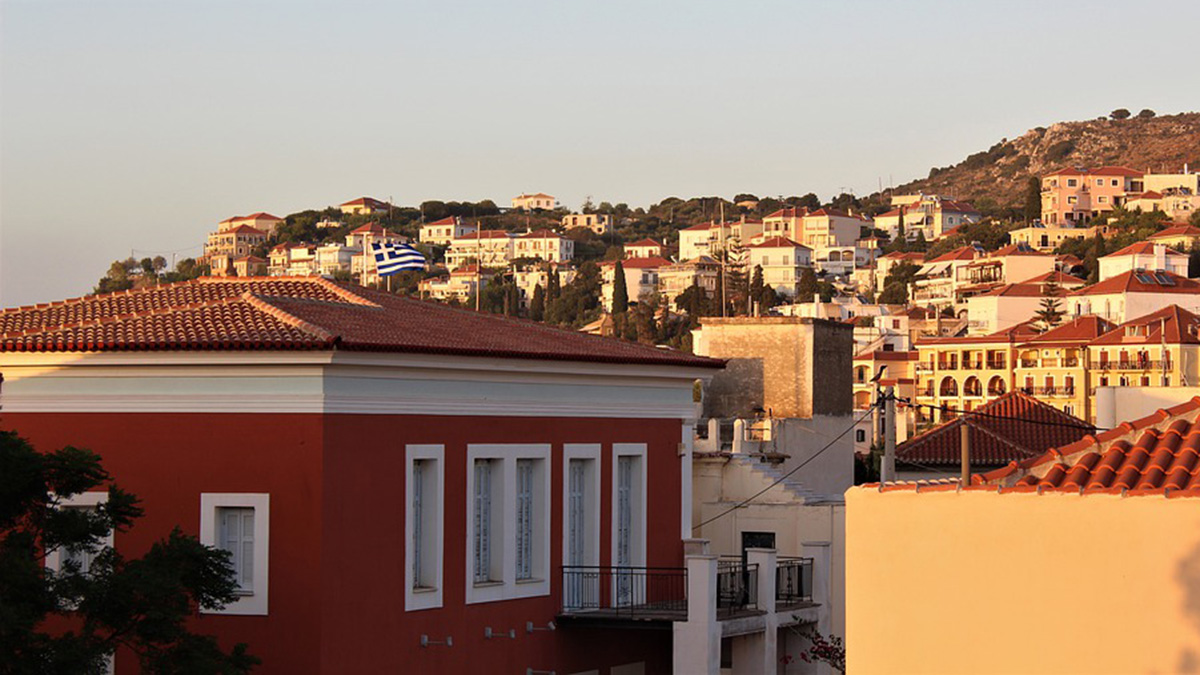 Πώς κατάφερε η Πελοπόννησος να γίνει πόλος έλξης για τους πλουσιότερους τουρίστες