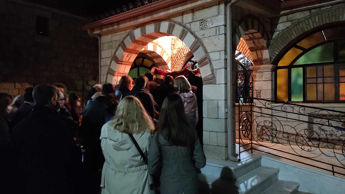 Video: Ο ξεχωριστός επιτάφιος στην Ιερά Μονή Καλαμίου της Επιδαύρου