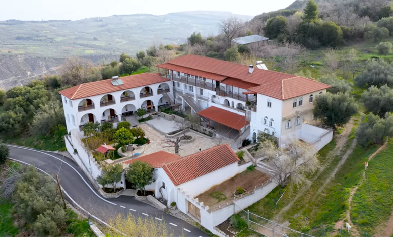 Ιερά Μονή της Αγίας Τριάδας Ακράτας