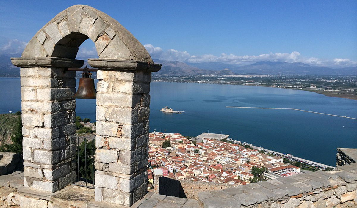 Αναμένεται μεγάλη έξοδος προς Πελοπόννησο για το Πάσχα – Ποιες είναι οι τιμές και η διαθεσιμότητα ανά προορισμό