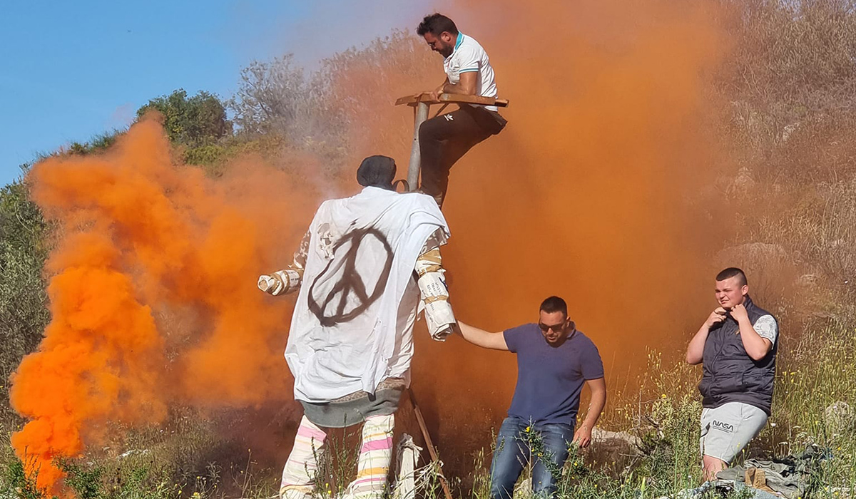 Διαπόμπευσαν και τουφέκισαν τον Ιούδα στην Ασίνη (Βίντεο)