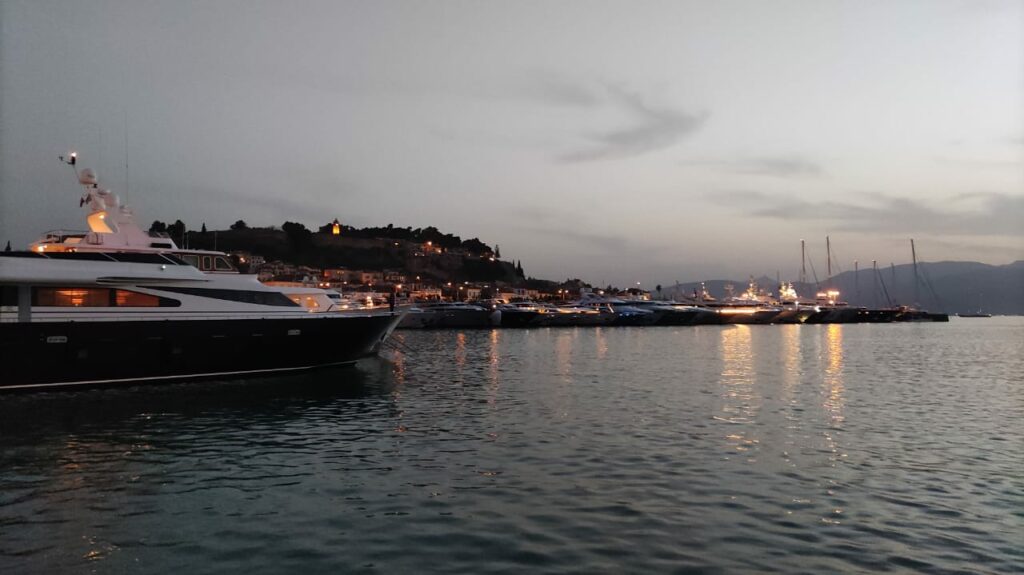 Σκάφη mediterranean yacht show Ναύπλιο προετοιμασίες (1)