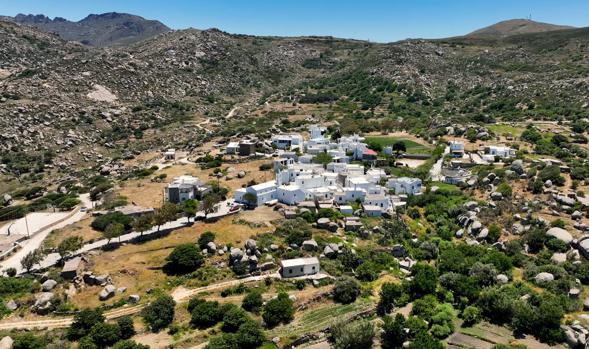 Βόλαξ: Ίσως το πιο περίεργο χωριουδάκι όχι μόνο της Ελλάδας αλλά σε ολόκληρο τον κόσμο