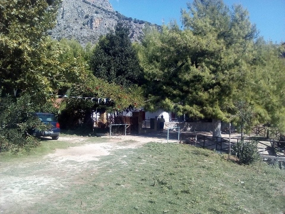 Εκκλησάκι Άγιος Ιωάννης Θεολόγος Καραθώνα (5)