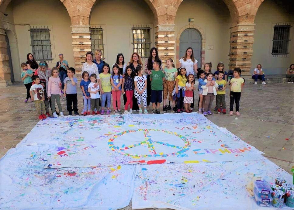 Ναύπλιο: Μήνυμα Ειρήνης από λιλιπούτειους καλλιτέχνες του ΚΔΑΠ