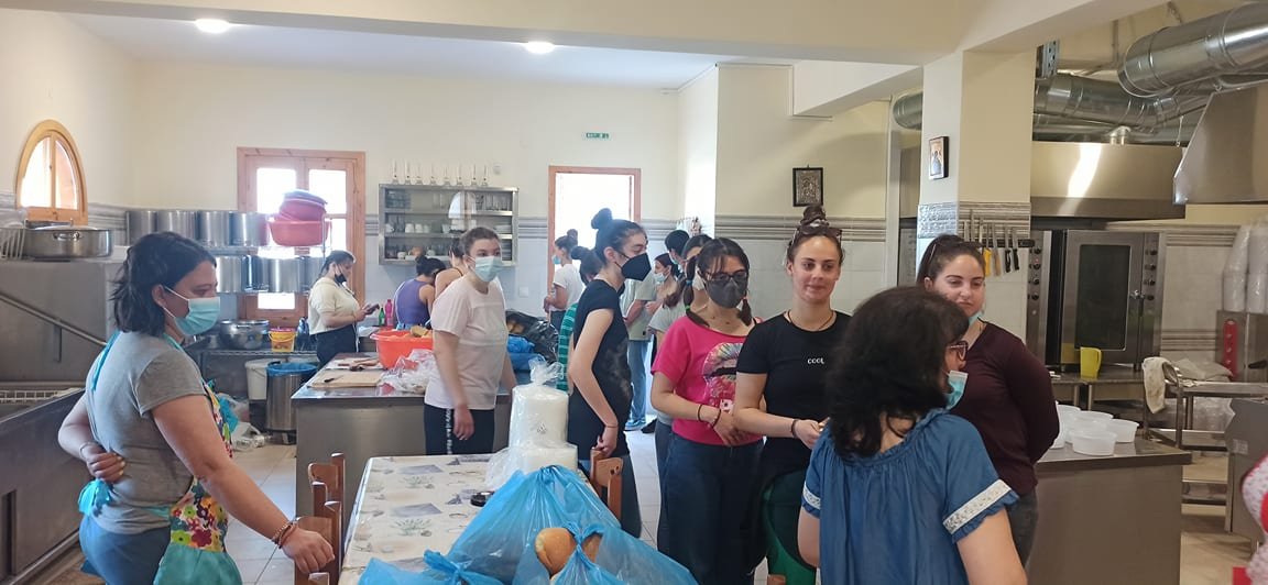 Ναύπλιο: Μαγείρεψαν για το συσσίτιο της Ευαγγελίστριας μαθητές του 2ου Λυκείου