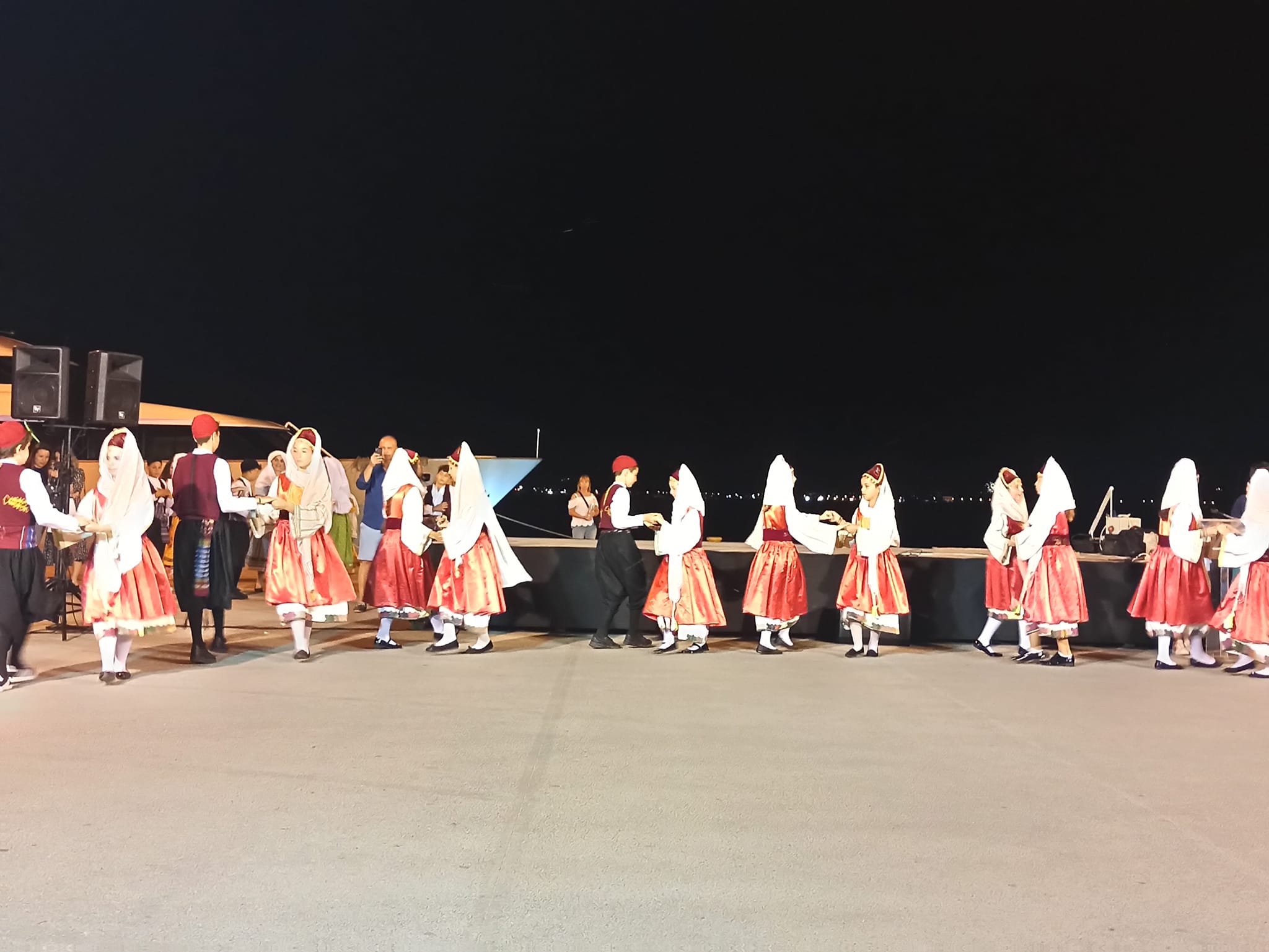 Παραδοσιακοί χοροί από μαθητές στο λιμάνι Ναυπλίου (2)