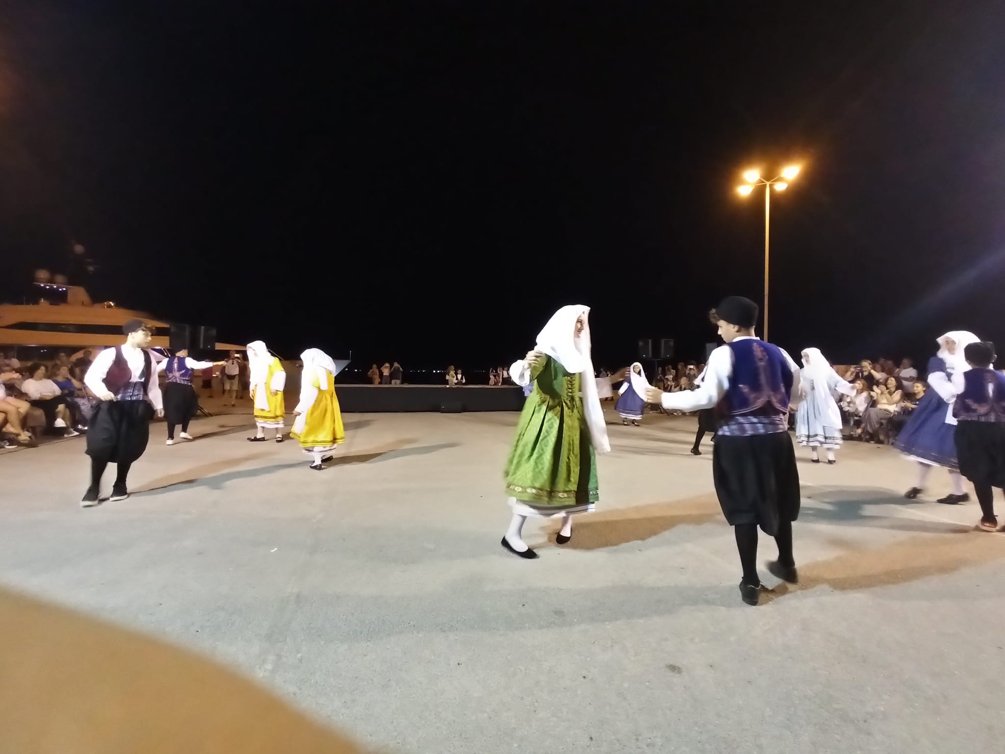 Παραδοσιακοί χοροί από μαθητές στο λιμάνι Ναυπλίου (5)