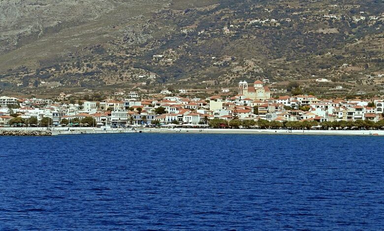 Νεάπολη Βοιών από τη θάλασσα
