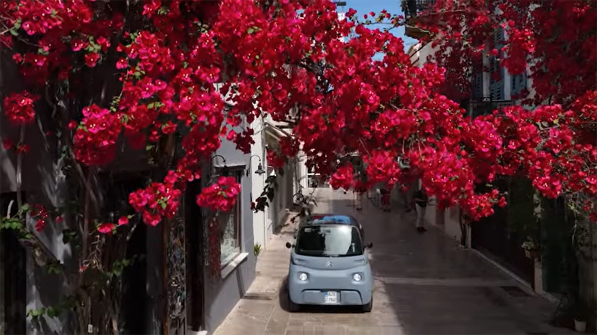 Ναύπλιο: Το Citroen Ami βολτάρει στα σοκάκια της παλιάς πόλης σε μία εικόνα από το μέλλον (Βίντεο)