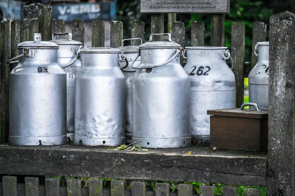 milk cans g061ef5558 1280 1