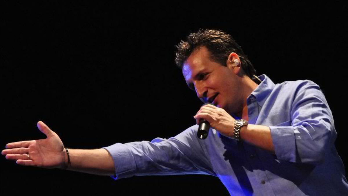 Ναύπλιο: Έμειναν με τα εισιτήρια στο χέρι – Γιατί δεν τραγούδησε ποτέ ο Δημήτρης Μπάσης