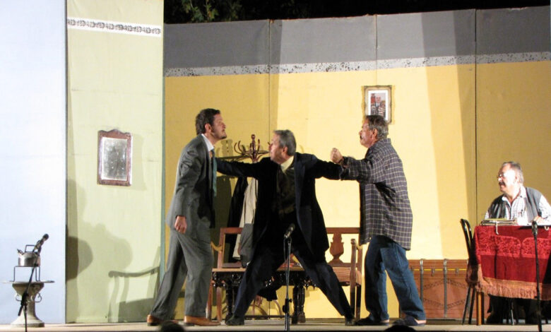 Θέατρο Πρόταση πίσω από τις πικροδάφνες (2)