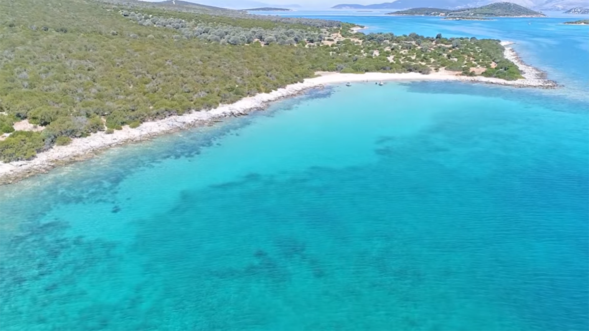Αυτό είναι το Ελληνικό νησί που θέλει να αγοράσει ο Μπιλ Γκέιτς με 26 εκατ. ευρώ (Βίντεο)