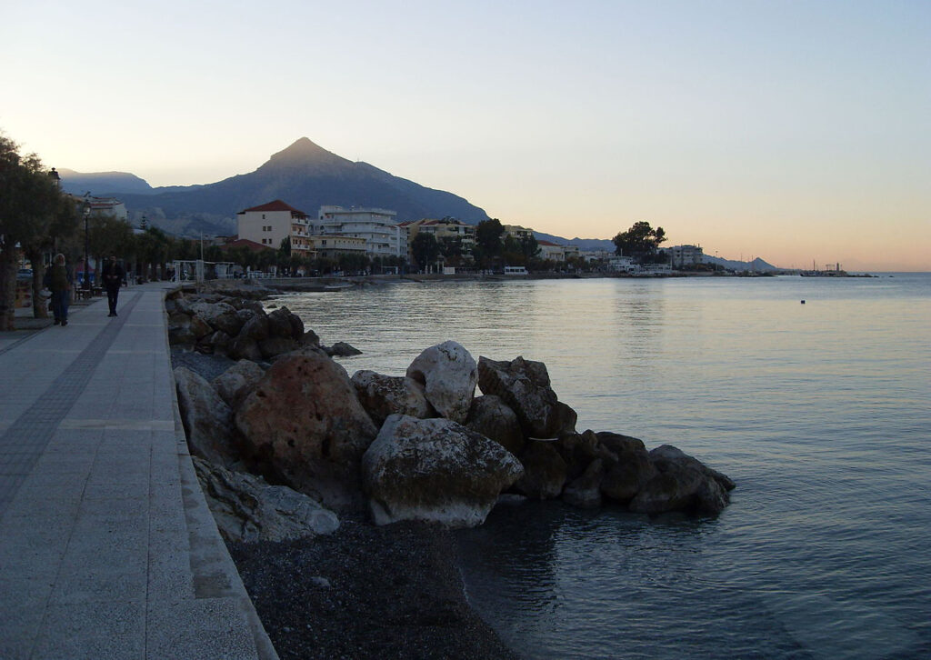 Ξυλόκαστρο (3)