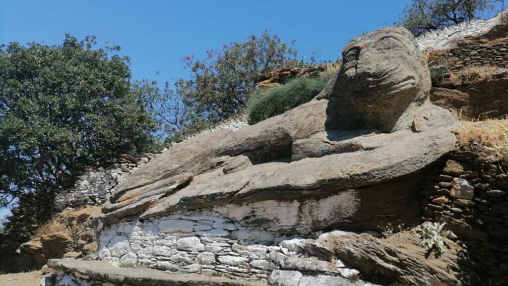 Το λιοντάρι με το αινιγματικό χαμόγελο στην Κέα