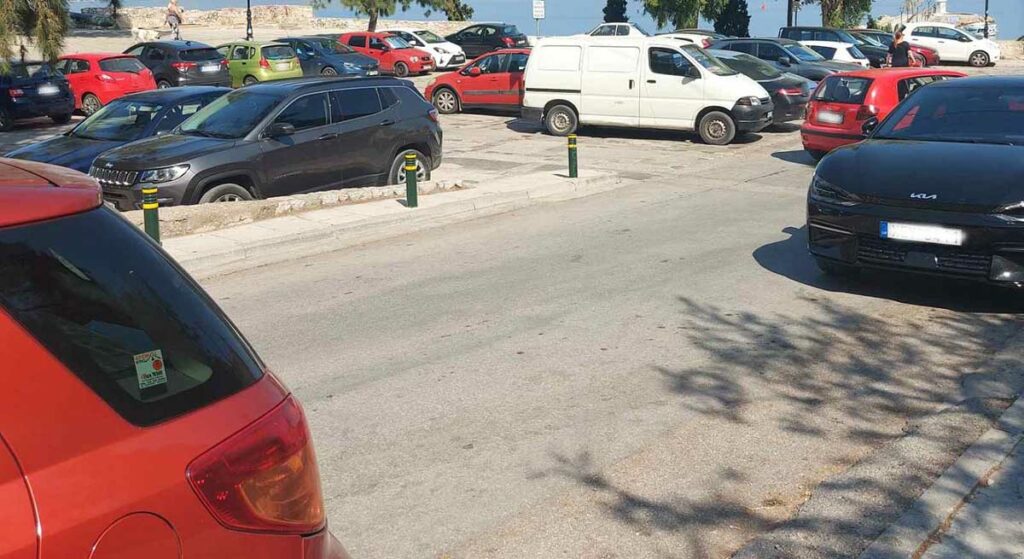 Χώρος στάθμευσης στα Πέντε Αδέρφια (Ναύπλιο)
