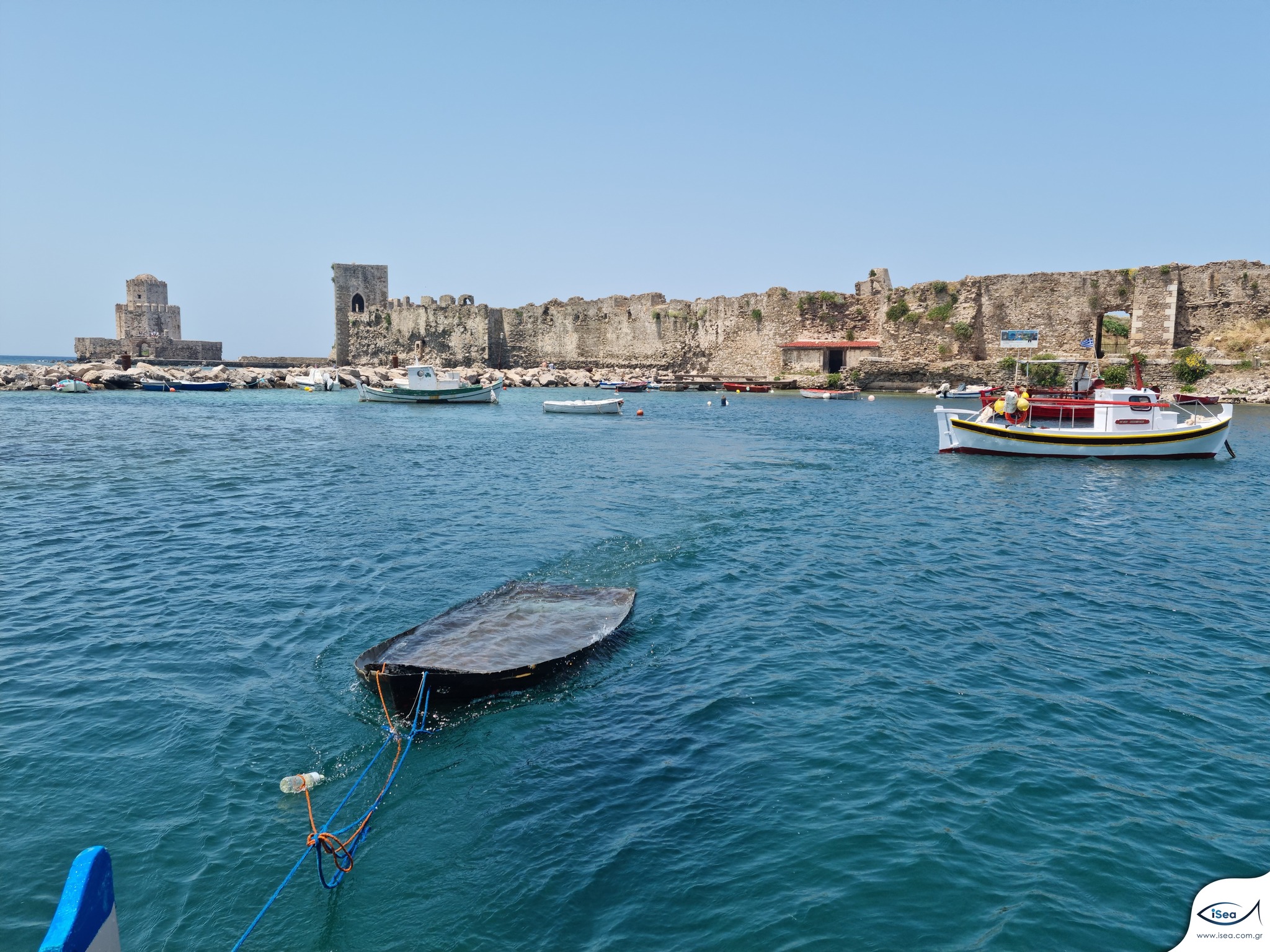 Πελοπόννησος: Τι κοινό έχουν μια βάρκα, μια τηλεκάρτα του 2002 και ένα γιαούρτι 40 ετών