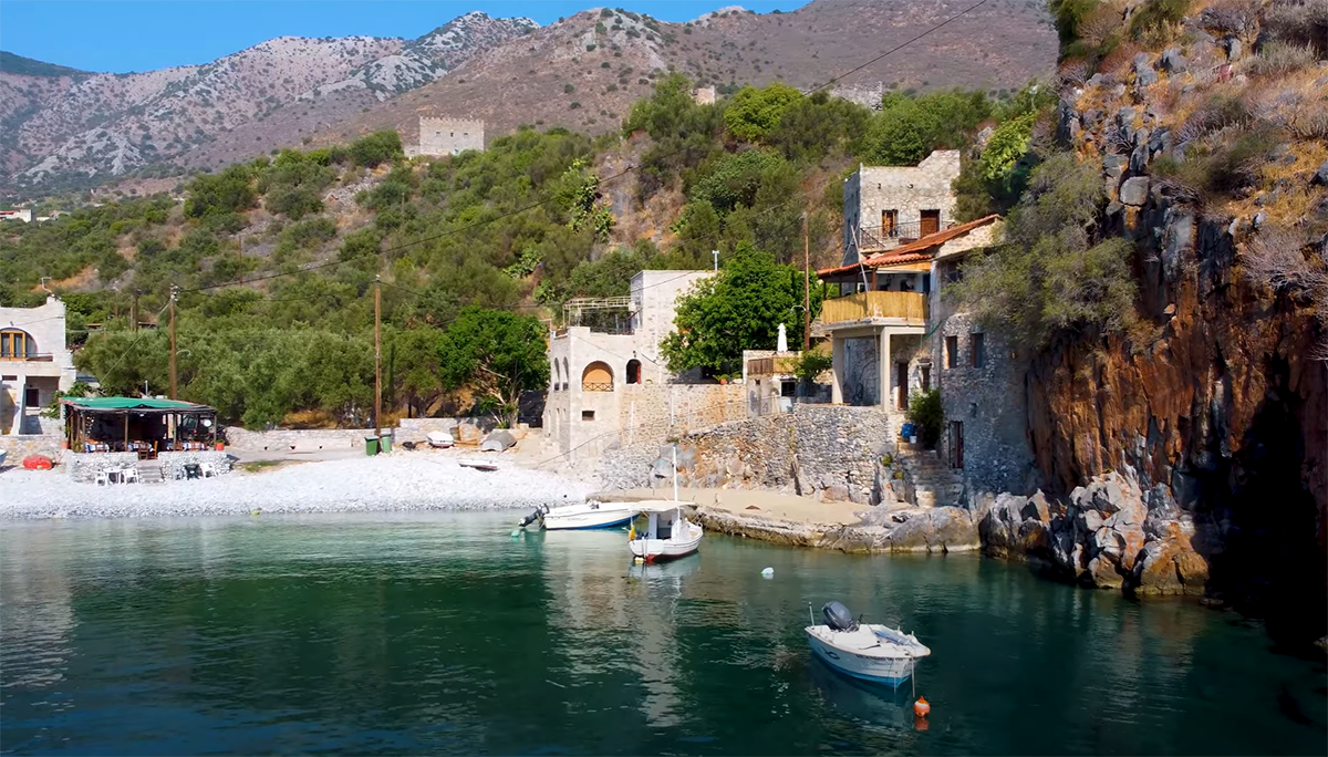 4 υπέροχα παραθαλάσσια χωριά της Πελοποννήσου για ήρεμες διακοπές χωρίς πλοίο (Βίντεο)