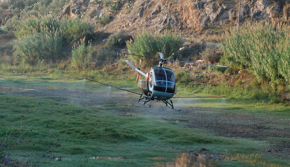 Με ελικόπτερο, drones και κάθε μέσο κυνηγούν τα κουνούπια στην Πελοπόννησο