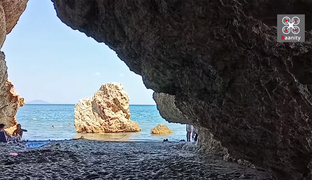Μόλις 30 λεπτά από το Ναύπλιο: Αυτή η παραλία δεν ξέρει τι θα πει ήλιος και καύσωνας (Βίντεο)
