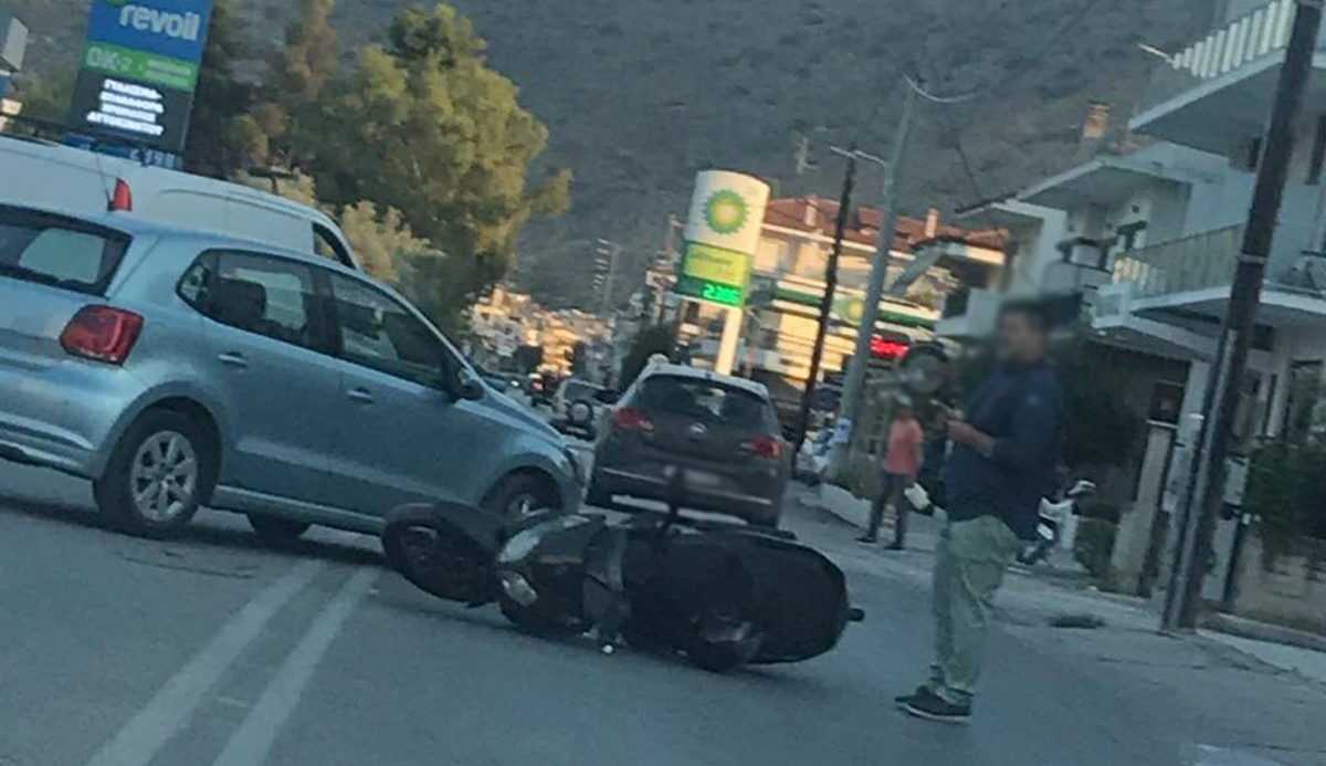 Ναύπλιο: Κυκλοφοριακή συμφόρηση στην Άργους μετά από τροχαίο – Αυτοκίνητο συγκρούστηκε με μηχανή