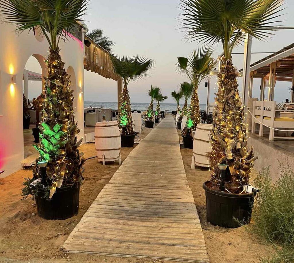 Εικ.2 lukas beach bar & restaurant Ο διάδρομος προς την παραλία της Σταλίδας