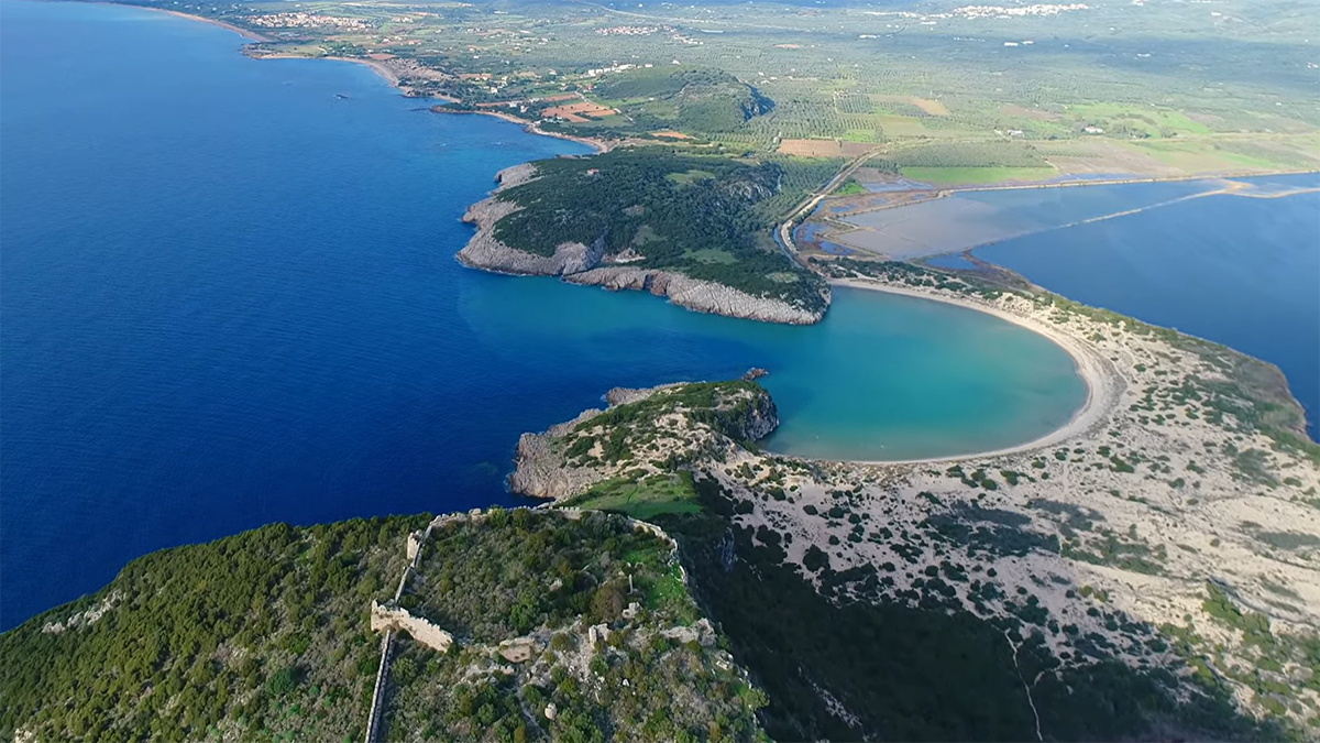 Αυτή η παραλία της Πελοποννήσου έχει ενταχθεί στο δίκτυο Natura και σίγουρα αξίζει μια επίσκεψη (Βίντεο)