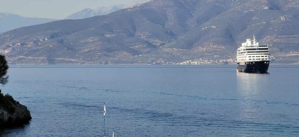 Κρουαζιερόπλοιο azamara onward στο Ναύπλιο