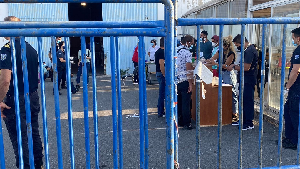 69 μετανάστες έπιασαν λιμάνι στην Καλαμάτα