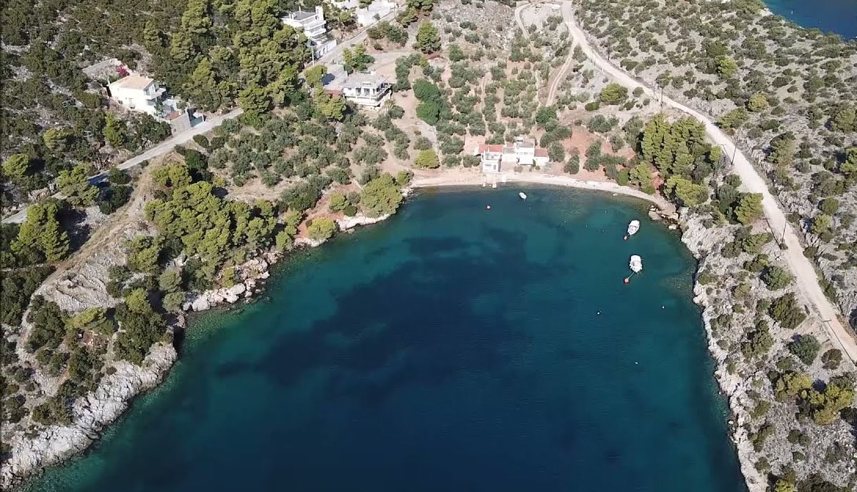 Ανακαλύψτε δύο πανέμορφες παραλίες με ήρεμα νερά για εξορμήσεις από Ναύπλιο και Κόρινθο