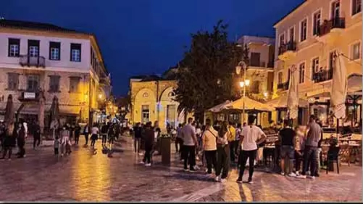 Ναύπλιο: Οι “Βυζαντινοί και Παραδοσιακοί Αντίλαλοι” στην πλατεία Συντάγματος