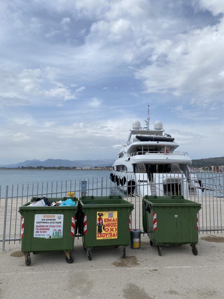 Είμαι άνθρωπος όχι σκουπίδι Ναύπλιο 1